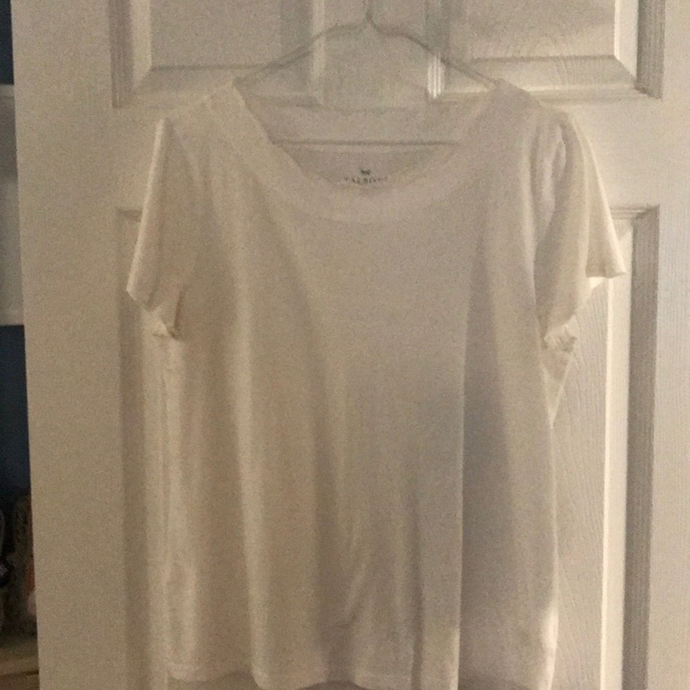 I Talbots white, scalloped neck short sleeve top